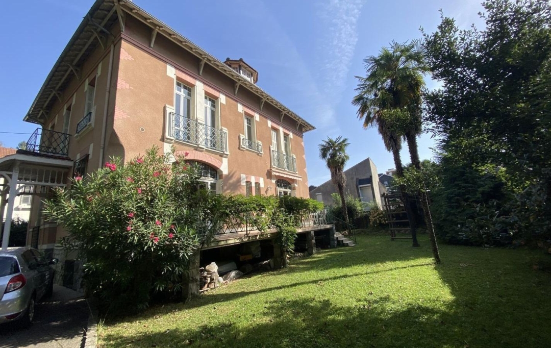 ACCESS IMMOBILIER : House | PAU (64000) | 277 m2 | 680 000 € 