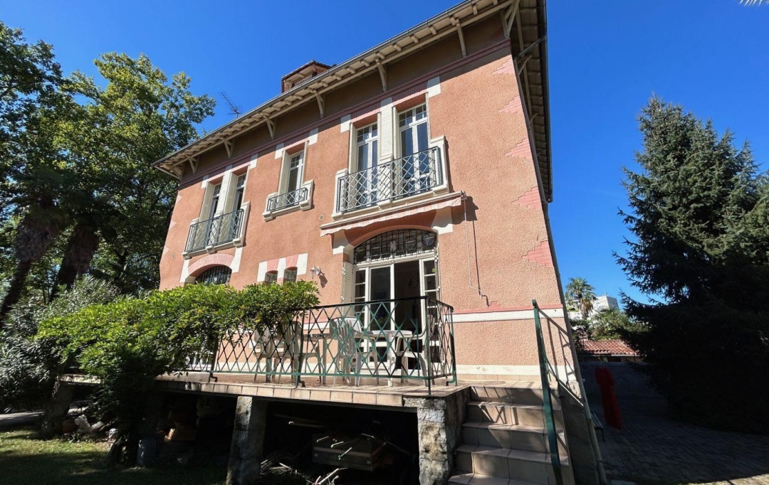 AIC IMMOBILIER : House | PAU (64000) | 277 m2 | 680 000 € 