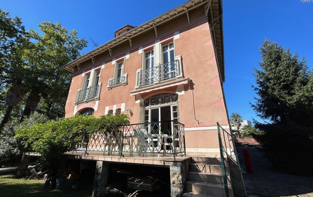 ACCESS IMMOBILIER : House | PAU (64000) | 277 m2 | 680 000 € 