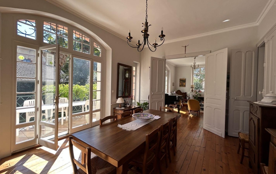 AIC IMMOBILIER : House | PAU (64000) | 277 m2 | 680 000 € 
