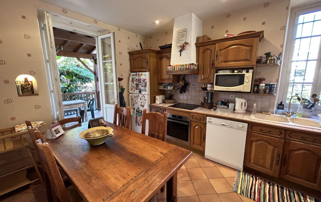 AIC IMMOBILIER : House | PAU (64000) | 277 m2 | 680 000 € 