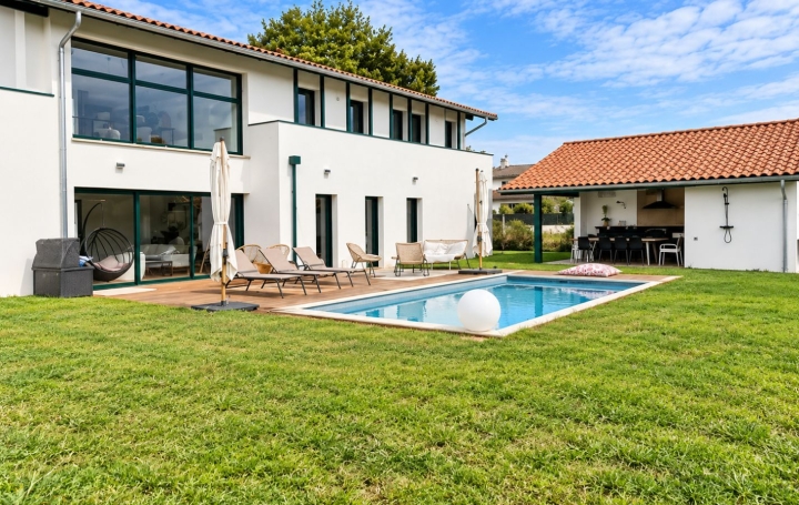 Maison   ARBONNE  203 m2 1 550 000 € 